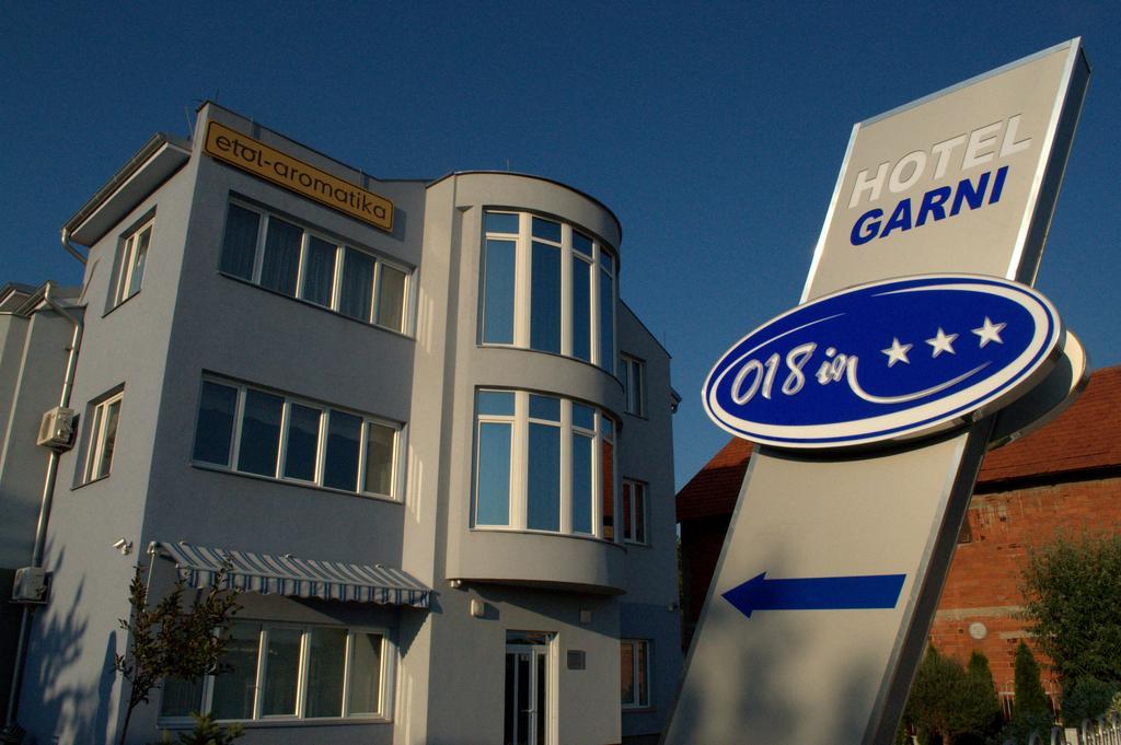 Garni Hotel 018 In Ni Exteriör bild
