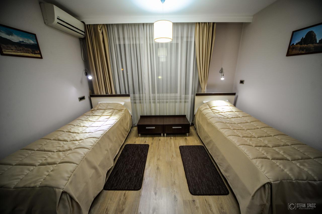 Garni Hotel 018 In Ni Exteriör bild