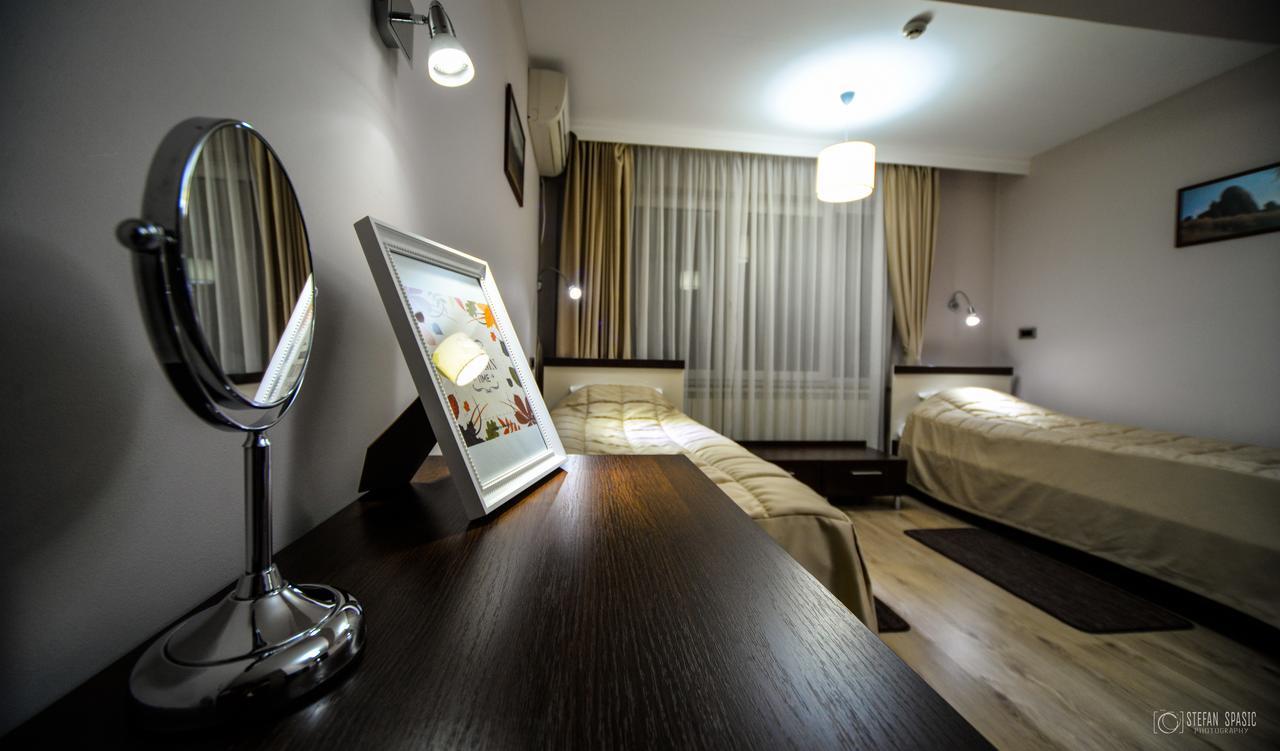 Garni Hotel 018 In Ni Exteriör bild