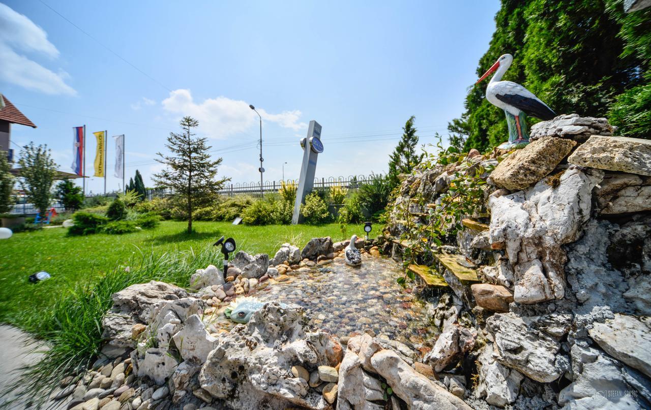 Garni Hotel 018 In Ni Exteriör bild