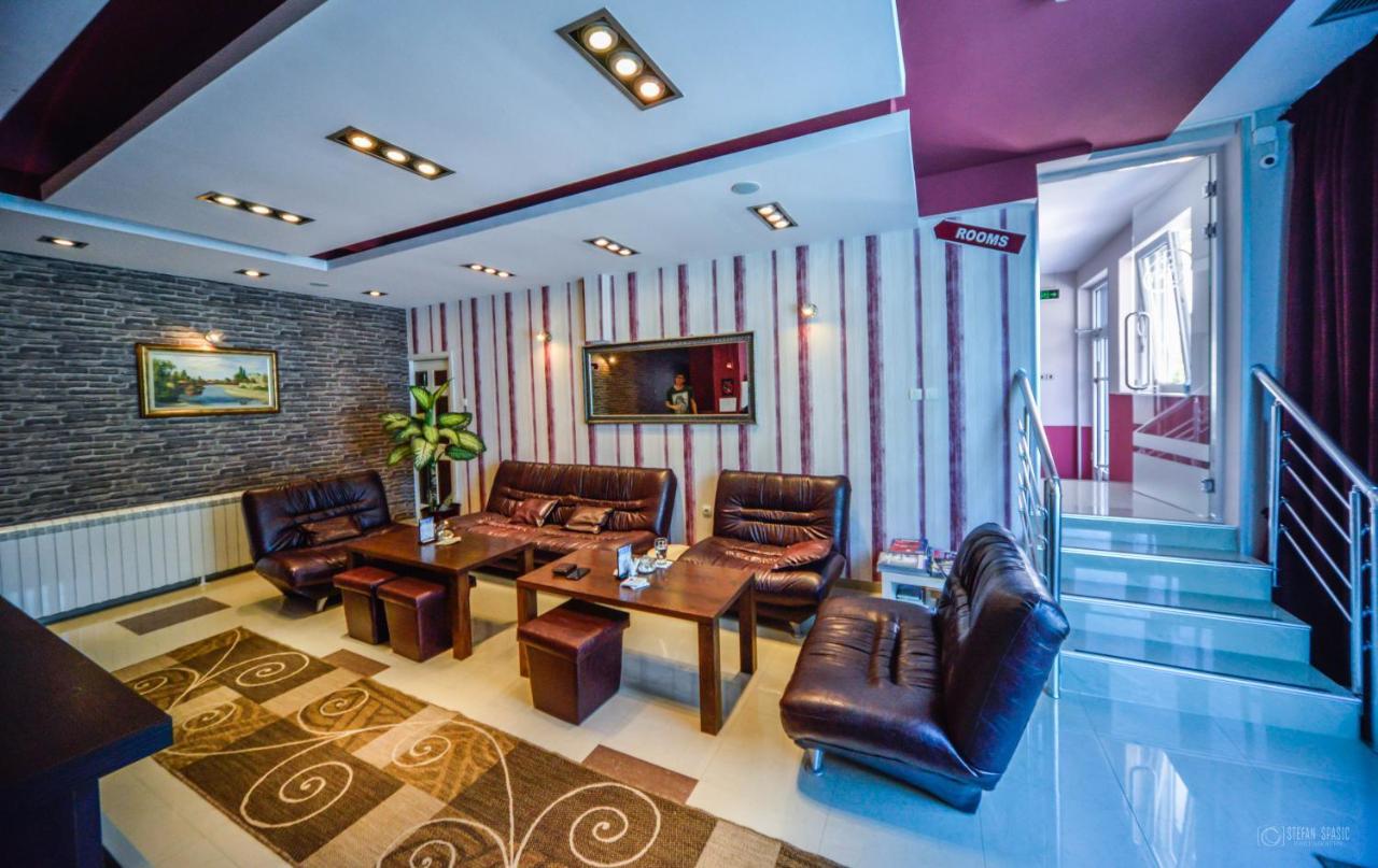 Garni Hotel 018 In Ni Exteriör bild