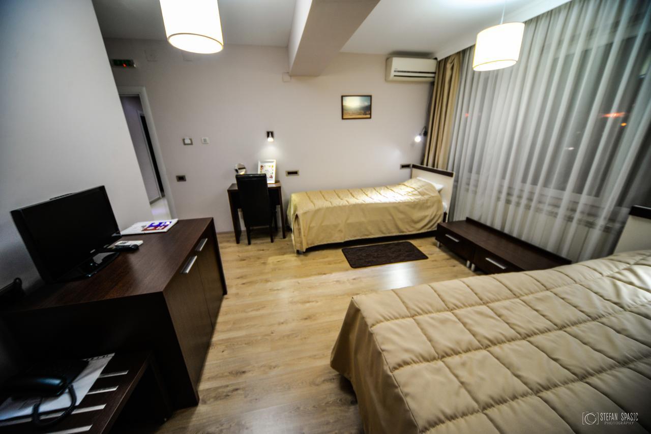 Garni Hotel 018 In Ni Exteriör bild