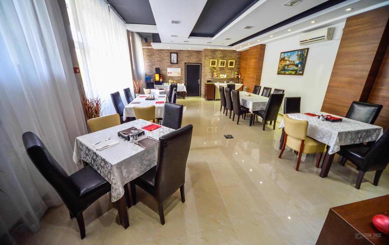 Garni Hotel 018 In Ni Exteriör bild