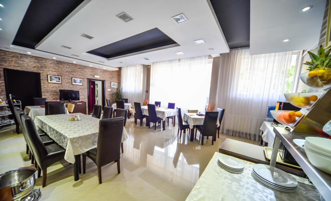 Garni Hotel 018 In Ni Exteriör bild